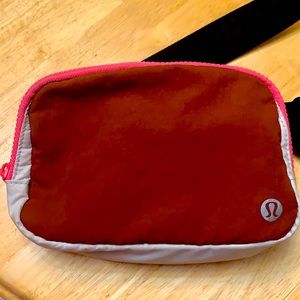 Lululemon Everywhere Belt Bag
